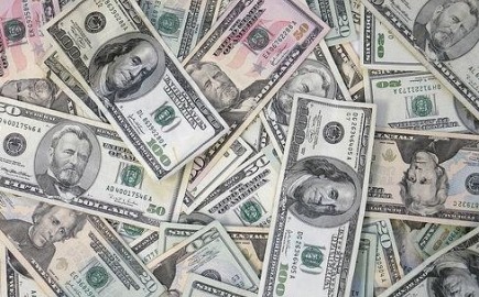 Το ευρώ υποχωρεί 0,10%, στα 1,1535 δολάρια 