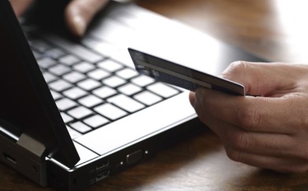 ΣΕΛΠΕ: Οκτώ στους δέκα Έλληνες αγοράζουν από online πλατφόρμες χωρών εκτός ΕΕ