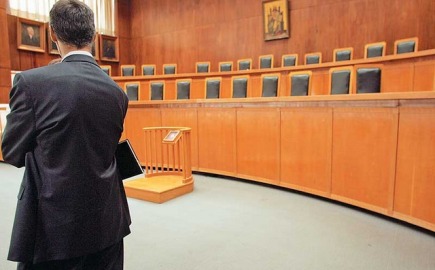 Πρόεδροι Δικηγορικών Συλλόγων: Να καταργηθεί η τροπολογία για τη συνεπιμέλεια των τέκνων