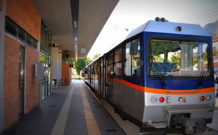 Νέα εμπλοκή στον Οδοντωτό: Εγκλωβισμένοι 77 επιβάτες στα Νιάματα