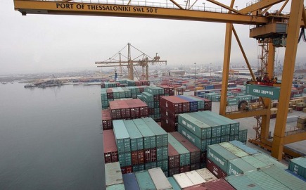 Κίνα: Ανέστειλε τα "ειδικά" λιμενικά τέλη που είχε επιβάλει σε αμερικανικά πλοία