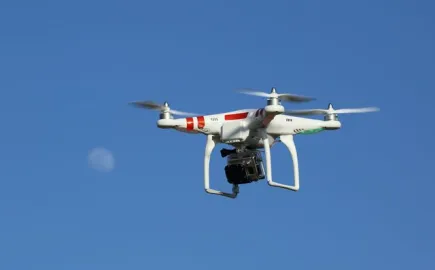 Επιχείρησαν να περάσουν με drone ηλεκτρονικό εξοπλισμό στις φυλακές της Λάρισας 