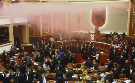 Επεισόδια και στο αλβανικό κοινοβούλιο