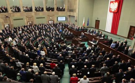 Ο Καζίνσκι επανφέρει θέμα εξόδου της Πολωνίας από την ΕΕ