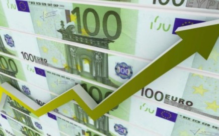 Ο ΦΠΑ επί της…  ακρίβειας, η παγωμένη φορολογική κλίμακα έως το 2025 και οι υψηλοί ΕΦΚ γέμισαν τα κρατικά ταμεία το 2025