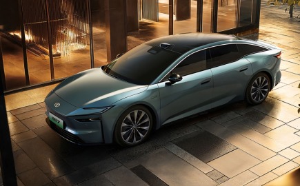 Το νέο Toyota bZ7 κάνει reset στην κατηγορία