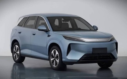 Το νέο BYD Atto 3 μεγαλώνει, γίνεται πισωκίνητο και φορτίζει σε 5΄