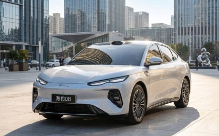 Το νέο BYD Seal 08 έρχεται με 1.000 χλμ αυτονομία και φόρτιση σε 5′