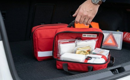 Φαρμακείο αυτοκινήτου: Αισχροκέρδεια και αδυναμία ελέγχου