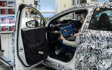 Η Nissan φέρνει πιο γρήγορα τα μοντέλα της στους πελάτες, με τη δύναμη της τεχνητής νοημοσύνης