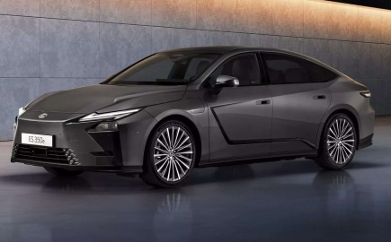 Νέο Lexus ES 2026: Η πολυτέλεια που τρομάζει BMW, Mercedes και Audi
