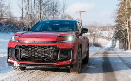 Toyota RAV4 PHEV 2026: Το υβριδικό που υπόσχεται ηλεκτρική καθημερινότητα