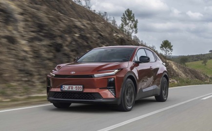 Toyota C-HR+: Τρίτο και ηλεκτρικό