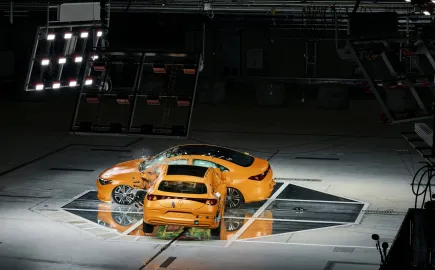 Η Mercedes έβαλε δύο CLA να συγκρουστούν – Τι έδειξε το crash test