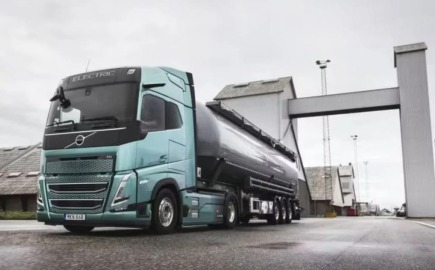 Η Volvo σοκάρει τη βιομηχανία: Ηλεκτρικό φορτηγό με 700 χλμ. αυτονομία βάζει τέλος στην κυριαρχία του ντίζελ
