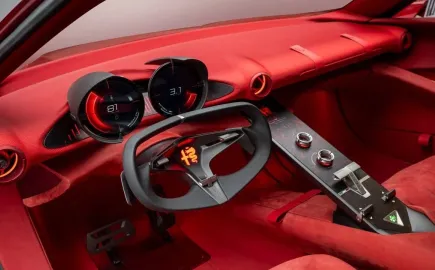 Alfa Romeo: «Αν θέλουν μεγάλες οθόνες, θα πρέπει να αγοράσουν κάτι άλλο.»
