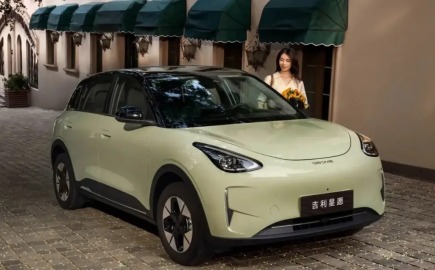 Geely E2: Το κινεζικό best seller έρχεται Ευρώπη με 460 χλμ. αυτονομίας κοιτώντας στα μάτια το VW ID. Polo