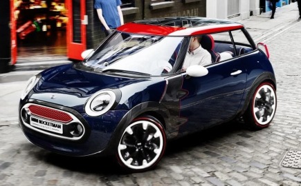 Το MINI επιστρέφει στις ρίζες του, με στόχο το FIAT 500