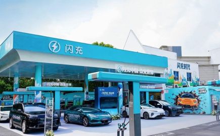 Η BYD μετατρέπει βενζινάδικο στην Κίνα σε σταθμό υπερταχείας φόρτισης