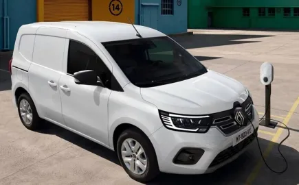 Η Renault αναβαθμίζει το ηλεκτρικό Kangoo: Μεγαλύτερη αυτονομία, ταχύτερη φόρτιση και έως 7 θέσεις