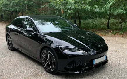 Αγόρασε BYD Seal αντί για Mercedes CLA και εξηγεί γιατί το έκανε