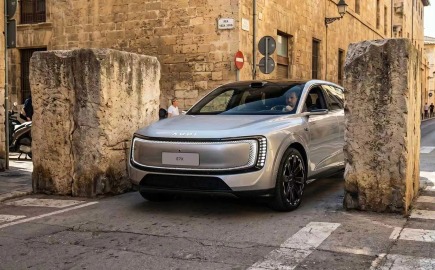 AUDI E7X: Το ηλεκτρικό SUV αποκαλύπτεται με 680 PS και καμπίνα από το μέλλον