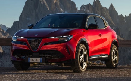 Νέα Alfa Romeo Junior 2026: Η έκδοση Ti ανεβάζει επίπεδο