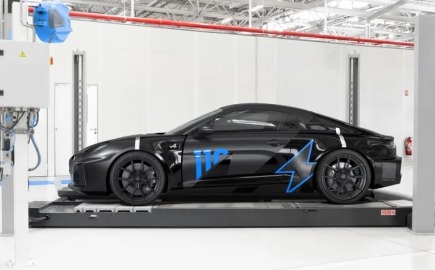 Το νέο A110 EV αποκαλύπτεται και έρχεται να «γκρεμίσει» την Porsche