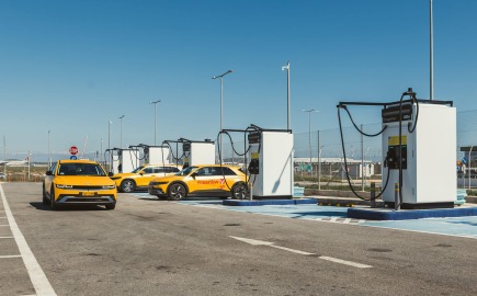 Zap Taxi Club: Νέα σχέδια και προοπτικές ανάπτυξης για τα ηλεκτρικά ταξί στην Αθήνα.