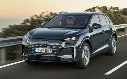 Audi Q4 e-tron 2026: Αυξημένη αυτονομία, νέοι κινητήρες, αναβαθμισμένο εσωτερικό και αμφίδρομη φόρτιση