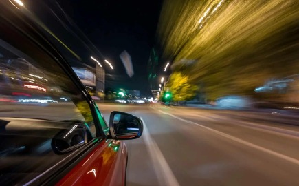 Η Κίνα εξετάζει το ενδεχόμενο επιβολής ορίου επιτάχυνσης για τα ηλεκτρικά αυτοκίνητα