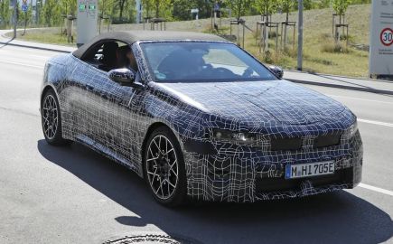 Έως 800 χλμ. αυτονομία και 462 PS – Η νέα BMW i4 Cabrio κάνει αίσθηση