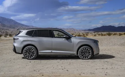BMW iX5: Το ηλεκτρικό SUV που «καταπίνει» 800 χλμ. με μία φόρτιση
