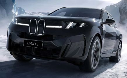 Νέο BMW iX5: Με μπαταρία 144 kWh, φόρτιση-αστραπή και χώρους λιμουζίνας
