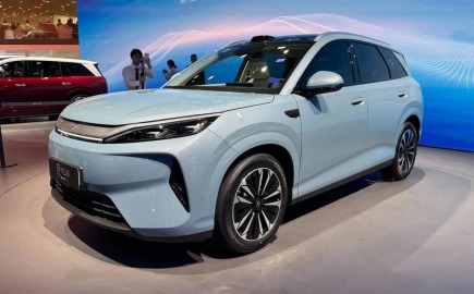 Το ολοκαίνουργιο BYD Atto 3 έρχεται για να κλέψει την παράσταση