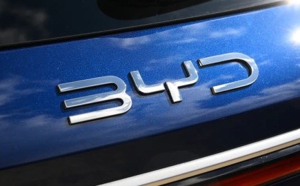 Η BYD ετοιμάζει «ευρωπαϊκή επίθεση» με νέα μικρά μοντέλα – Το Dolphin G αλλάζει τα δεδομένα