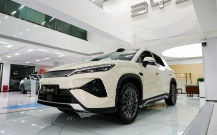 BYD Song Ultra EV: Το ηλεκτρικό SUV που φορτίζει σε 5′ και απειλεί να σαρώσει την αγορά