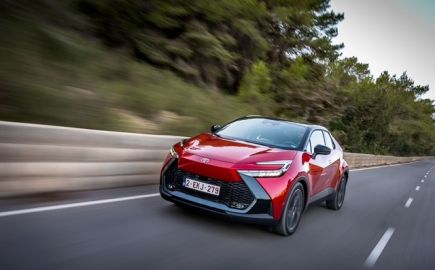 Toyota C-HR: Δέκα χρόνια ξεχωριστής καινοτομίας και επιτυχίας ως το Νο.1 C-SUV της Toyota