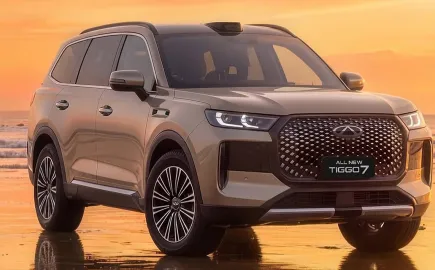 Νέο Chery Tiggo 7: Αλλαγές στην καμπίνα και υβριδικοί κινητήρες