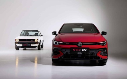 50 χρόνια GTI: Η Volkswagen τιμά το μοντέλο που έγινε συνώνυμο της σπορ οδήγησης
