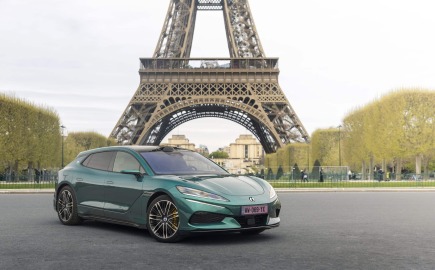 Η DENZA κάνει το παγκόσμιο βήμα με οδηγό την τεχνολογία και την κομψότητα