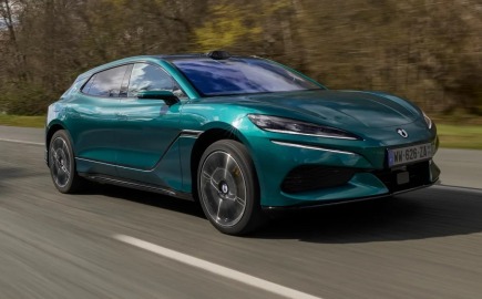 Ηλεκτρικό υπερόπλο: Το Denza Z9GT φορτίζει σε 5′ και αφήνει πίσω Porsche και Tesla