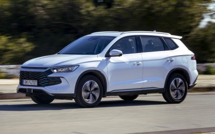 BYD Sealion 5 DM-i – Θαλάσσιος λέοντας στην πρίζα