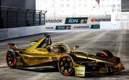 Η DS Automobiles αποχαιρετά τη Formula E με θριαμβευτική νίκη στο London E-Prix