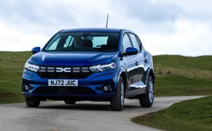 Dacia: Υβριδική επίθεση σε όλη τη γκάμα – 155 PS για Sandero και Stepway