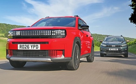 Fiat Grande Panda Hybrid vs Dacia Sandero Stepway: Σκληρό πόκερ