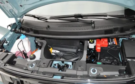 Το νέο Dacia Spring έχει δύο πλεονεκτήματα που δεν έχει το Renault Twingo