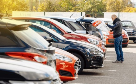 Ποια νοικοκυριά επιλέγουν ηλεκτρικά και ποια PHEV αυτοκίνητα;