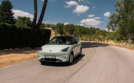 Geely E2: Πόσο καλός είναι ο Κινέζος αντίπαλος του Renault 5 E-Tech;