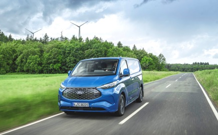 Νέο Ford E-Transit Custom: Στην πρίζα για ακόμα υψηλότερη παραγωγικότητα και αξία για κάθε επαγγελματία